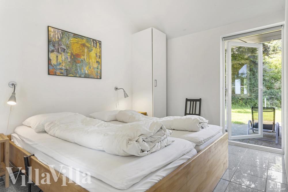 Ett av de 4 utmärkta sovrummen i lyxstuga nr 1009 i Limfjorden.