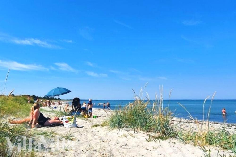 Stranden i närheten av lyxhus 1011.