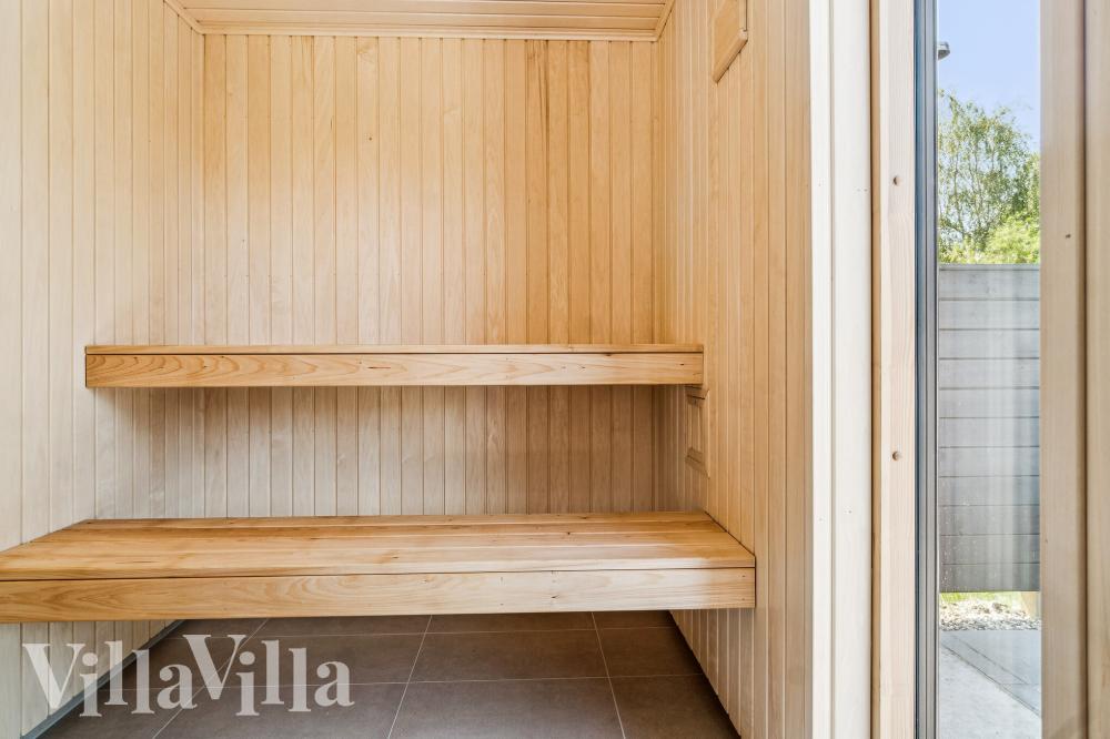 Njut av bastuvärmen i lyxstuga nr 1020 för 14 personer