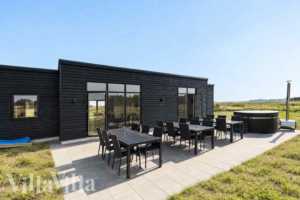 Den behagliga spastugan nr 1014 med plats för 16 personer ligger i Østjylland