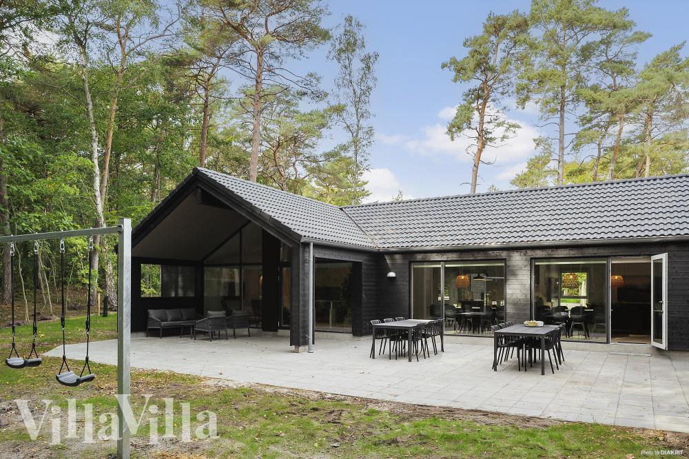 Den tjusiga sommarstugan nr 973 med gott om plats för upp till 20 personer