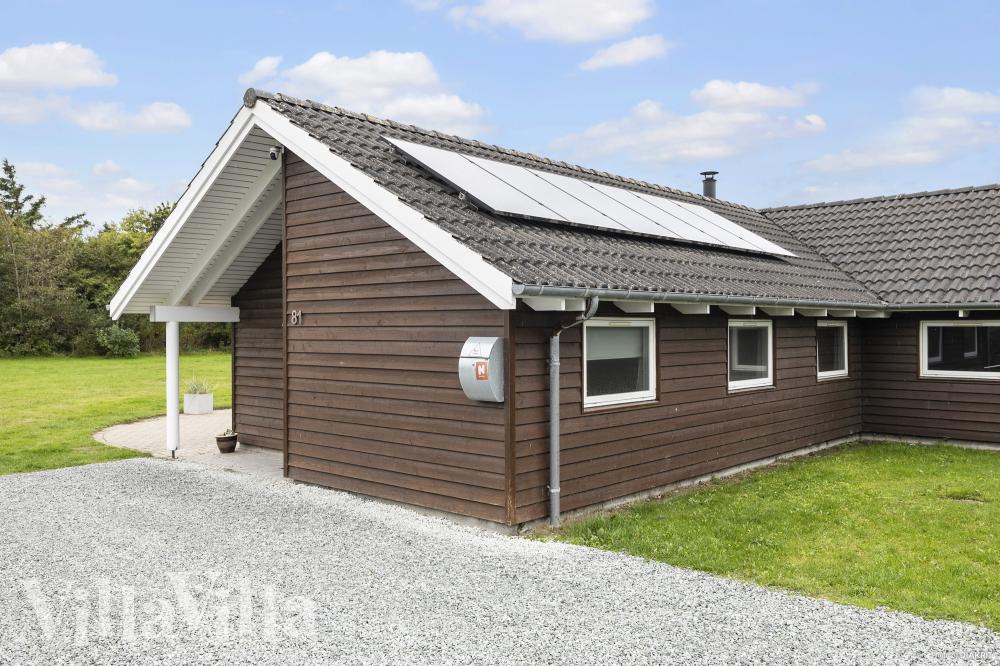Den tjusiga sommarstugan nr 236 med gott om plats för upp till 14 personer