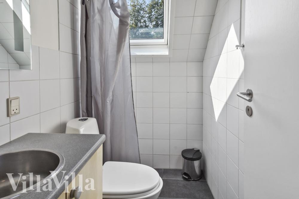 Lyxstuga nr 1016 har ett duschrum för 14 personer.