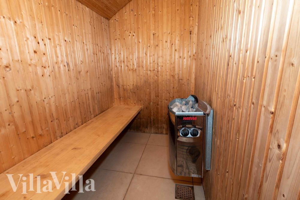 Njut av bastuvärmen i lyxstuga nr 637 för 24 personer
