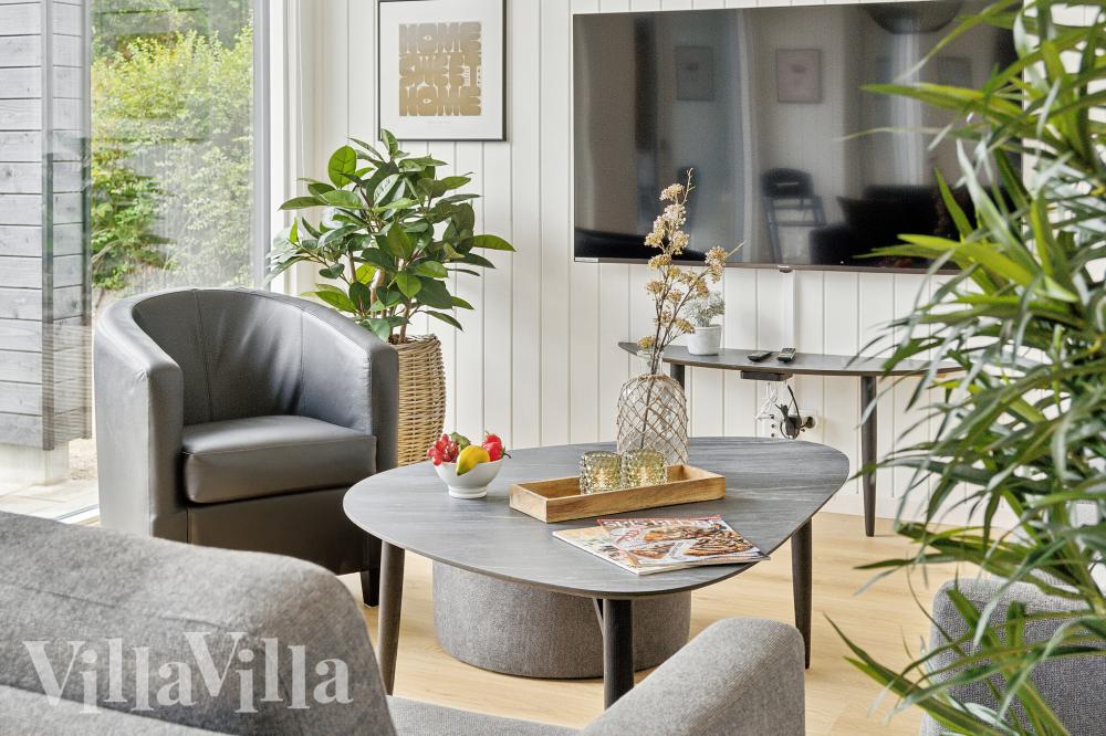 När ni besöker lyxhus nr 1026 kan ni mysa tillsammans i sofforna.