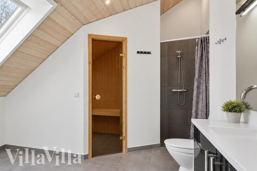 Ett av badrummen i lyxstuga nr 1004