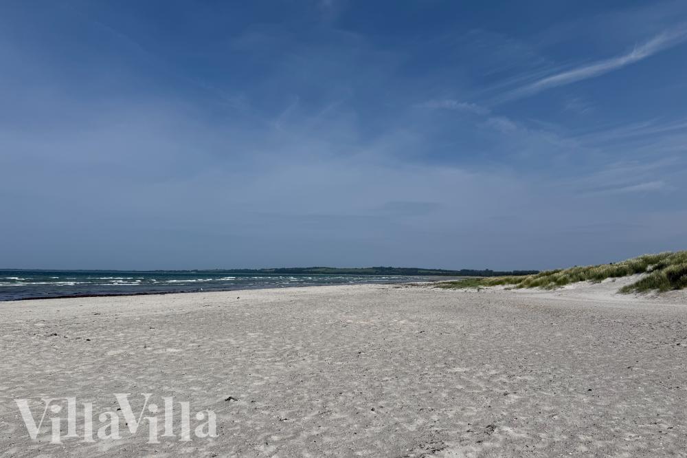 Den vackra stranden i närheten av lyxhus 1004 vid Lolland/Falster/Møn.